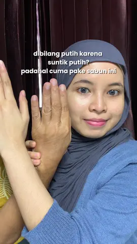 coba ganti sabun mandi kamu itu pake yang fokus mencerahkan, asli pasti bakal ngerasain bedanya kok kalo rutin pake, kulit lebih cerahan, so stop bilang aku suntik putih okaii hahaha🥹🤏🏻 #BrightyIndonesia #PencerahKulit #SabunPencerah #SabunPencerahKulit #sabunbadan 