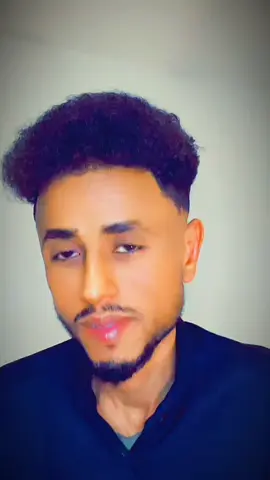 #CapCut dadka qaaqlayaasha ah oo codka shimbiraha leh wxan Lee yhy isku badnaada still waxban xeerinaya waana idinka laandheeraynaya blse idinma moogne wx walba wan arka Evan Hadii ay ka fursan weydo Ina an dhooqaysto ogaada meesha ka xirtan bn ka xirayaa Wa bilaahi towfiiq jaw 🙋‍♂️#somligermney🇸🇴🇩🇪 #foryoupage❤️❤️ #somalitiktok 