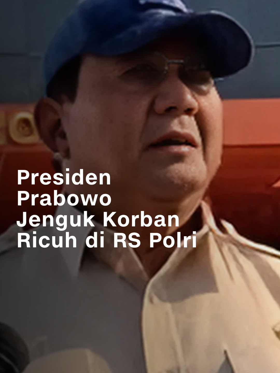 Presiden Prabowo Subianto mengunjungi RS Polri untuk menjenguk aparat kepolisian yang terluka, Senin (1/9). Prabowo meminta Kapolri Jenderal Listyo Sigit memberikan kenaikan pangkat luar biasa untuk anggota polisi terluka saat bertugas mengamankan aksi demonstrasi dalam beberapa hari ini. Ia kemudian mengatakan mereka adalah orang yang tidak berpolitik dan menjadi korban. 