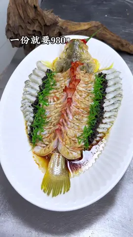 the art of cooking fish🥰🥰🥰#fyp #chef #skills #fish #cooking 
