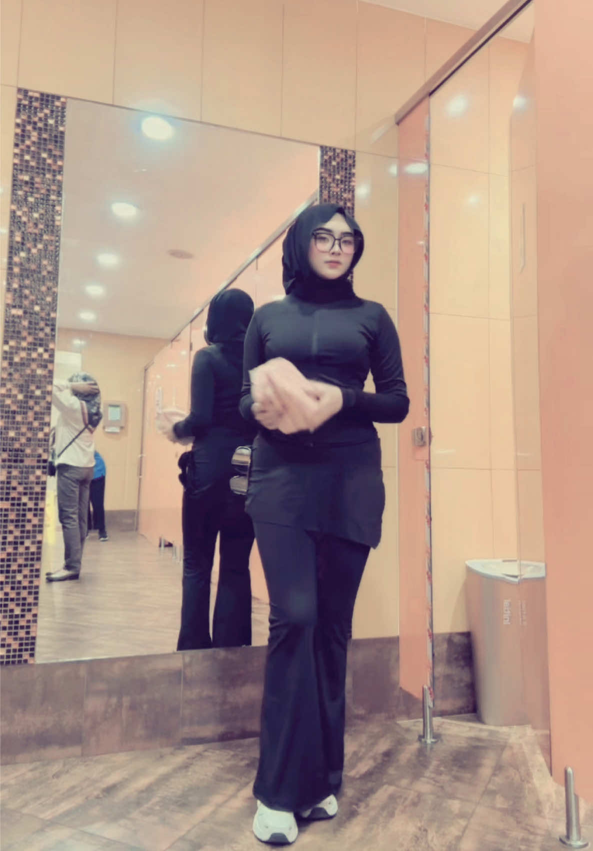 cantikkk koranggg seluar ni😭🥺❤️ lurve giler..bootcut!!😻and selesa gila bila pakai..BELII PATT KAT BEG KUNINGG!!🤪