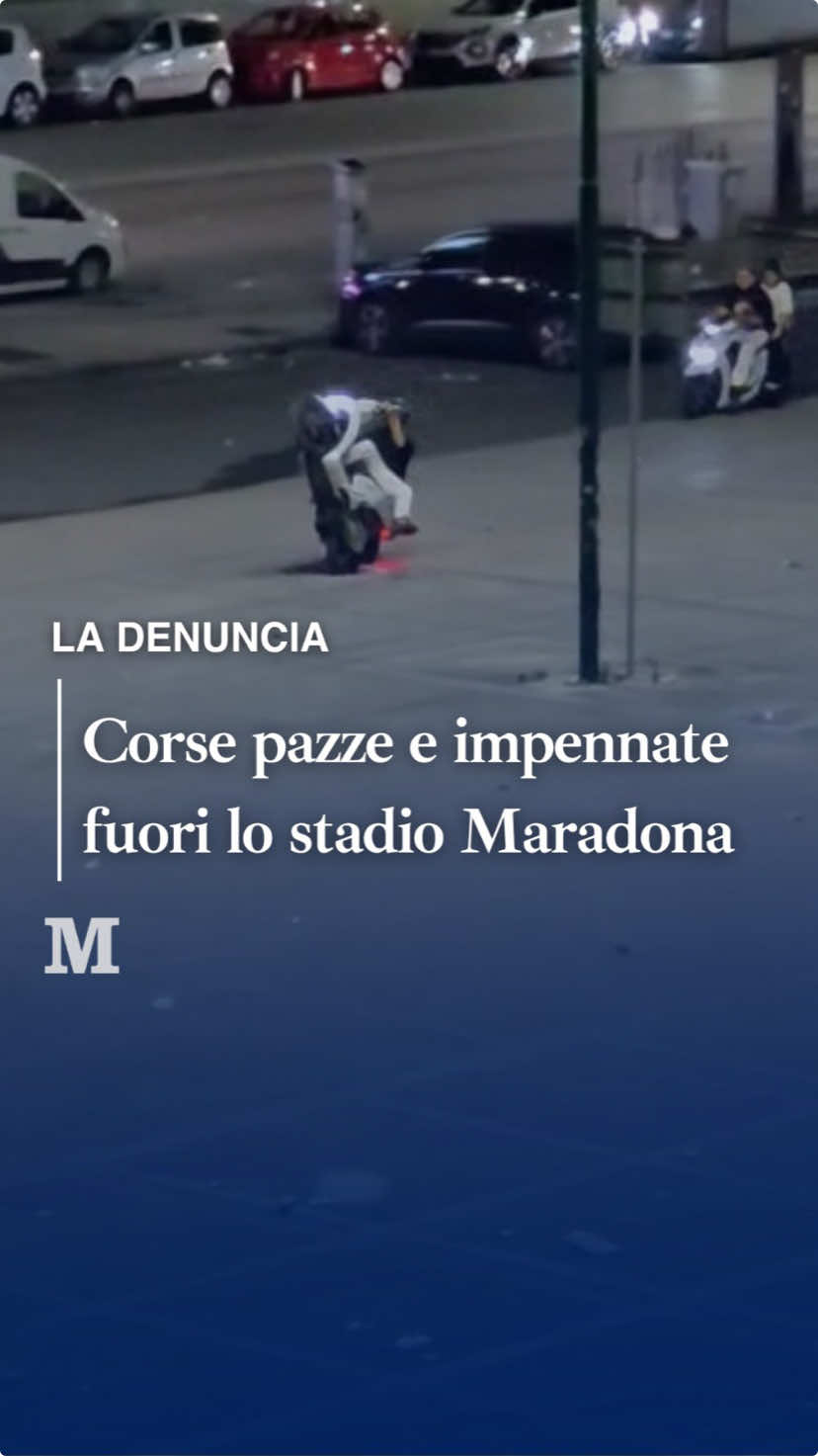 Nonostante il tavolo tenutosi in prefettura venerdì scorso per discutere le soluzioni da adottare utili a porre un freno al fenomeno delle gare tra scooter e tra autovetture in via Giovan Battista Marino a Fuorigrotta, nel grande piazzale all’esterno dello stadio Maradona, la situazione non pare essere cambiata. Anzi, come denunciato dai residenti della zona attraverso video inviati al Mattino, forse nel weekend appena trascorso è addirittura peggiorata. #impennate #napoli #ilmattino #stadiomaradona #maradona #scooter #auto #gare #babygang