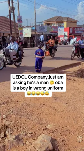 UEDCL company he’s man 🤔oba is a baby boy in wrong company 😂😂😂😂#foryoupage❤️❤️ @UEDCL OFFICIAL 