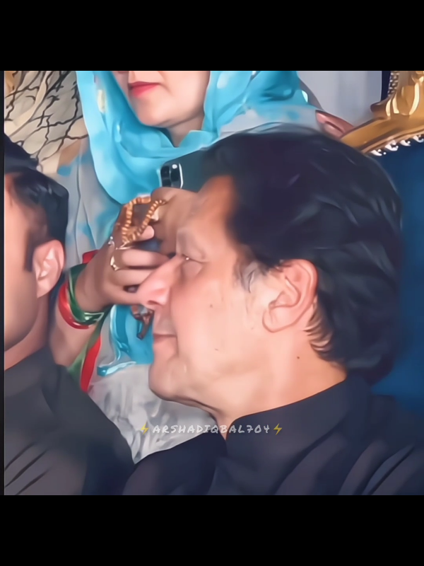 عمران خان کے ہاتھ ملانے کو جرم کہا گیا اور شہباز شریف کے ہاتھ ملانے کو کامیابی قرار دیا اس سرکاری منافق میڈیا نے🖐#releaseimrankhan #unfrezzmyaccount #foryou #foryoupage #imrankhan 