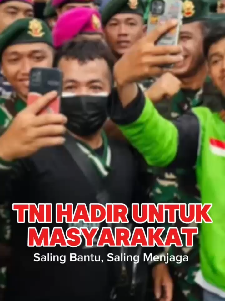 TNI selalu hadir untuk rakyat. Pasca unjuk rasa, prajurit TNI turut membantu memadamkan api, membersihkan jalan, dan memastikan aktivitas masyarakat kembali lancar. Pengabdian tanpa henti, demi terciptanya situasi yang aman, kondusif, dan nyaman bagi seluruh rakyat Indonesia. #TNIBersamaRakyat #TNIUntukIndonesia #TNIHadir #PengabdianTanpaBatas #AmanKondusif #IndonesiaDamai