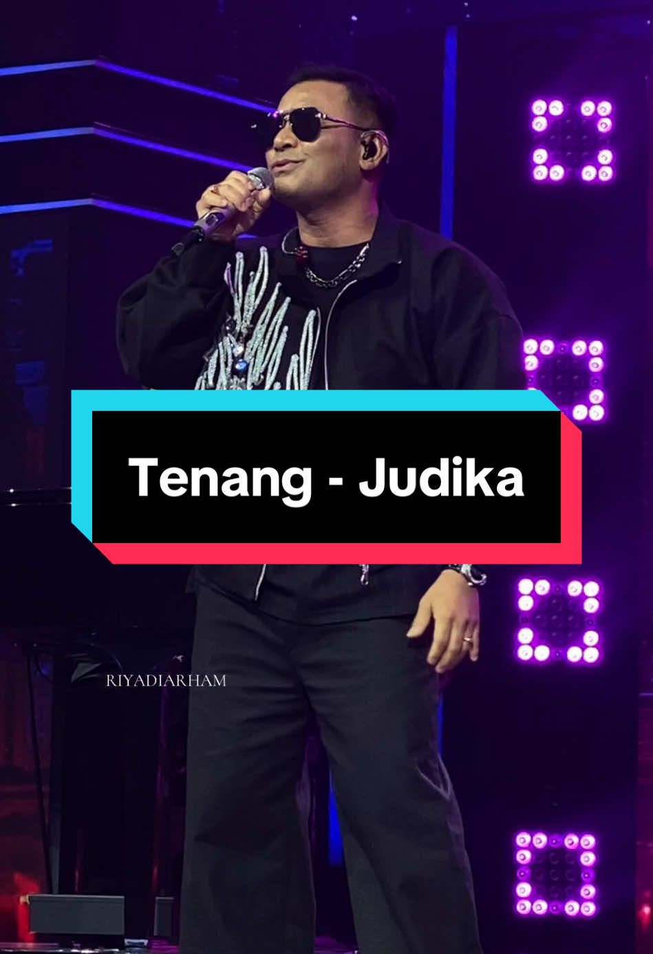 Lagu barunya @Judika.Official liriknya ditulis ama @Rony Parulian @Andi Rianto Official ✨ #tenang #judika #konser #fancam #riyadiarham 