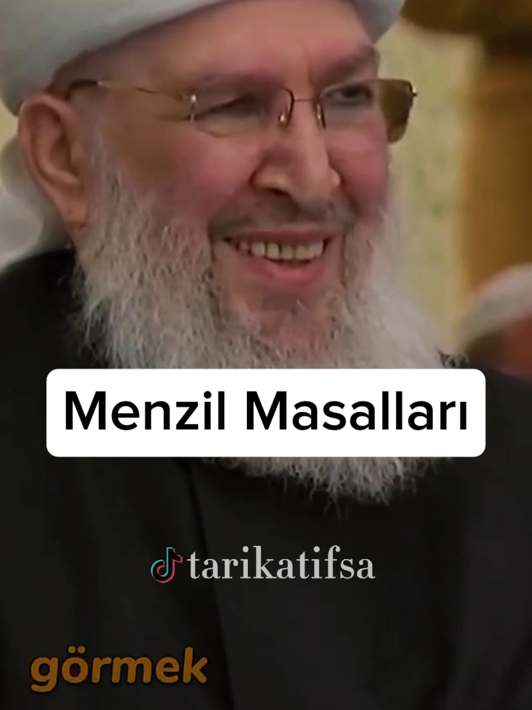 Menzil tarikatına bağlı Adem Topal Hoca, bir kadının rüyasında Hz Muhammed'i (sav) gördüğünü ve peygamberin 