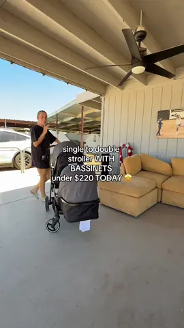 Bassinets that turn into seats is pretty smart 😆 love this stroller and the whole set up of it going from single to double 🙌🏻 #stroller #babystroller #singletodoublestroller #doublestroller #momtips 