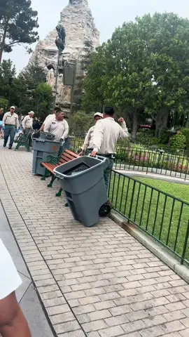 Shoutout to the real magic makers, the gardeners 👨🏽‍🌾🪴 The ones that keep Disney looking beautiful 🏰✨  My People 💪🏽🇲🇽  #Raza#Disneyland#Disney #EnDisneylandia#RootsRunDeep 