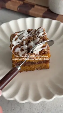 baking pumpkin coffee cake and restarting Gilmore Girls 🤎