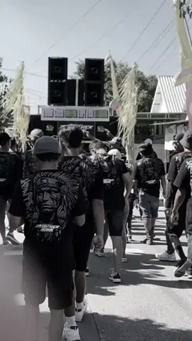 TERIMA KASIH ATAS PERFORMANCE KALIAN SEMUA PEMUDA PEMUDI NGEMPLAK YANG SUPER ISTIMEWA. KALIAN LUAR BIASA😍🥰 . TERIMA KASIH @kartarrandegan ATAS PANGGUNG PENGHORMATAN YANG TELAH DIBERIKAN, SEMOGA NEXT TIME BISA MEMBUAT GEBRAKAN YANG LEBIH MENYALA🔥🔥 . . THANKS FOR @JAWARA PRO AUDIO YANG TELAH MEMBERIKAN AUDIO UNTUK PARTY KITA . TIDAK LUPA TERIMA KASIH @persewaan.kostum.pujon UNTUK SUPPORT KOSTUM YANG SUPER KEREN TENTUNYA  . TIDAK LUPA JUGA UNTUK MENGABADIKAN MOMEN MOMEN DARI KITA @drone.lor.kali TERIMA KASIH ATAS KERJA SAMANYA  . . #kontrekgank #karnavalrandegan2025#karnavalsoundsystem#soundsystemjawatimur#fyp 