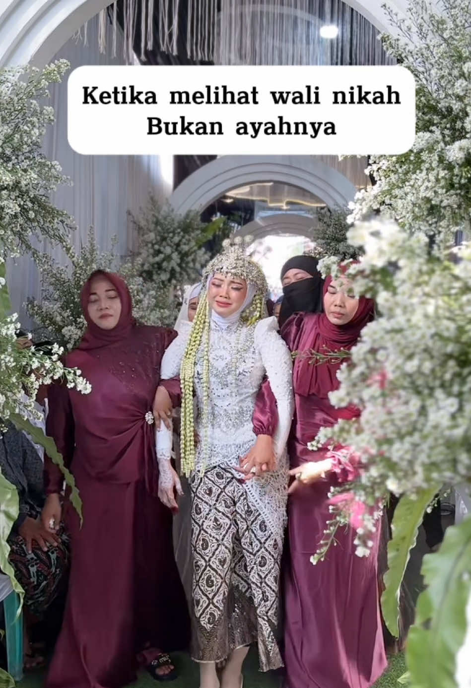 Entah seindah apa diujung sana, sampai melangkah menuju kesana terasa berat🥹 #masukberandafyp #akadnikah #walinikah #wedingphotography #inspirasipernikahan 