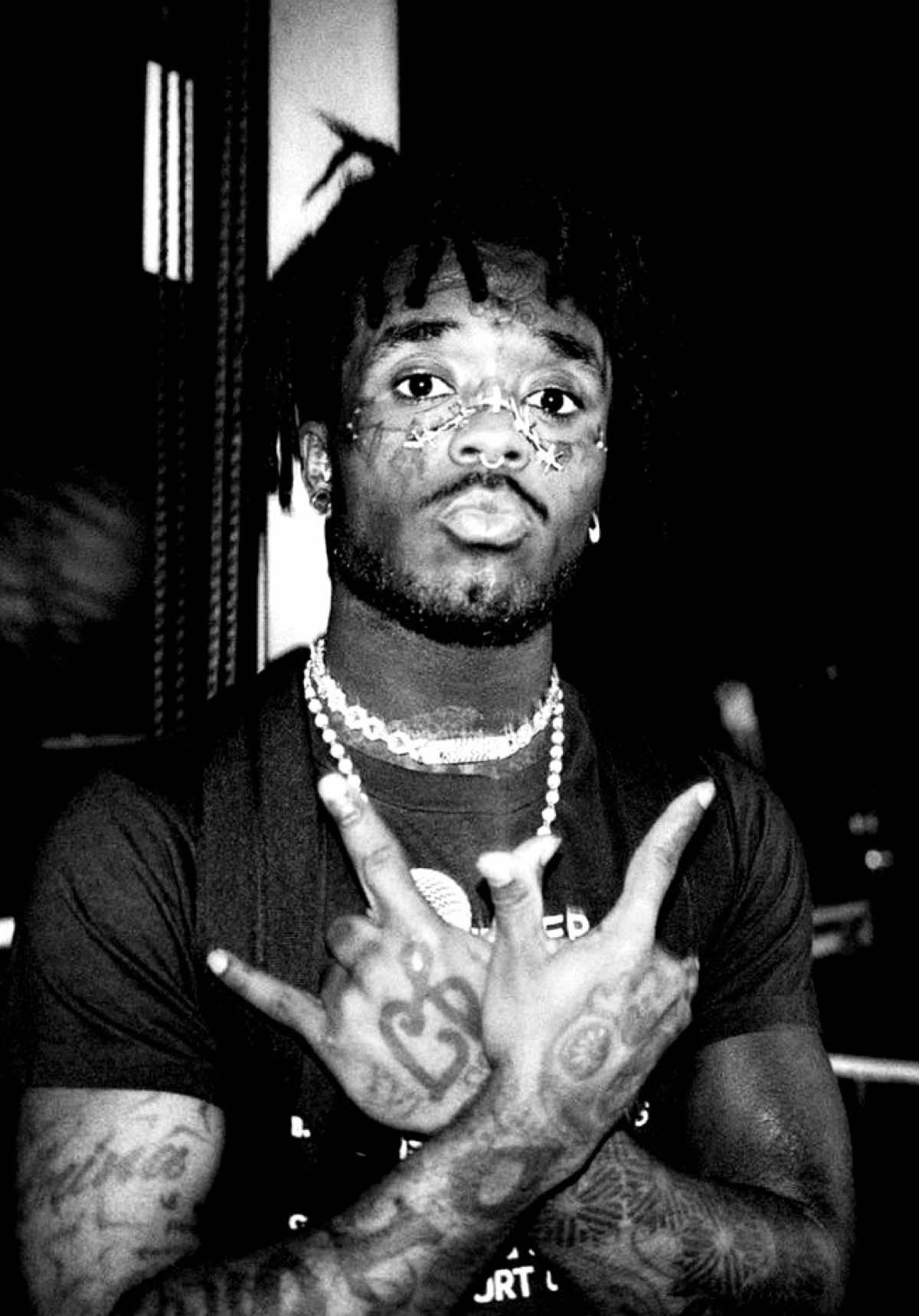 She wanna lie, that’s how you know love hurts 💔🥀 LIL UZI VERT - LOVE HURTS 🎬 Visuals by @gobi.mov | Made in After Effects 📩 DM for edits & promo deals . . . #gobimov #liluzi #lovelastsforever #lovehurts #liluzivert #edit #fyp #viral #viraledit 
