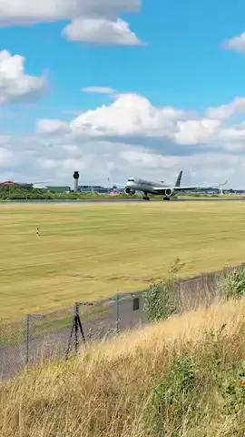 A snap from a live note to self woodend lane and o2 do not mix signal is poor down there 😂#aviation #planespotting 