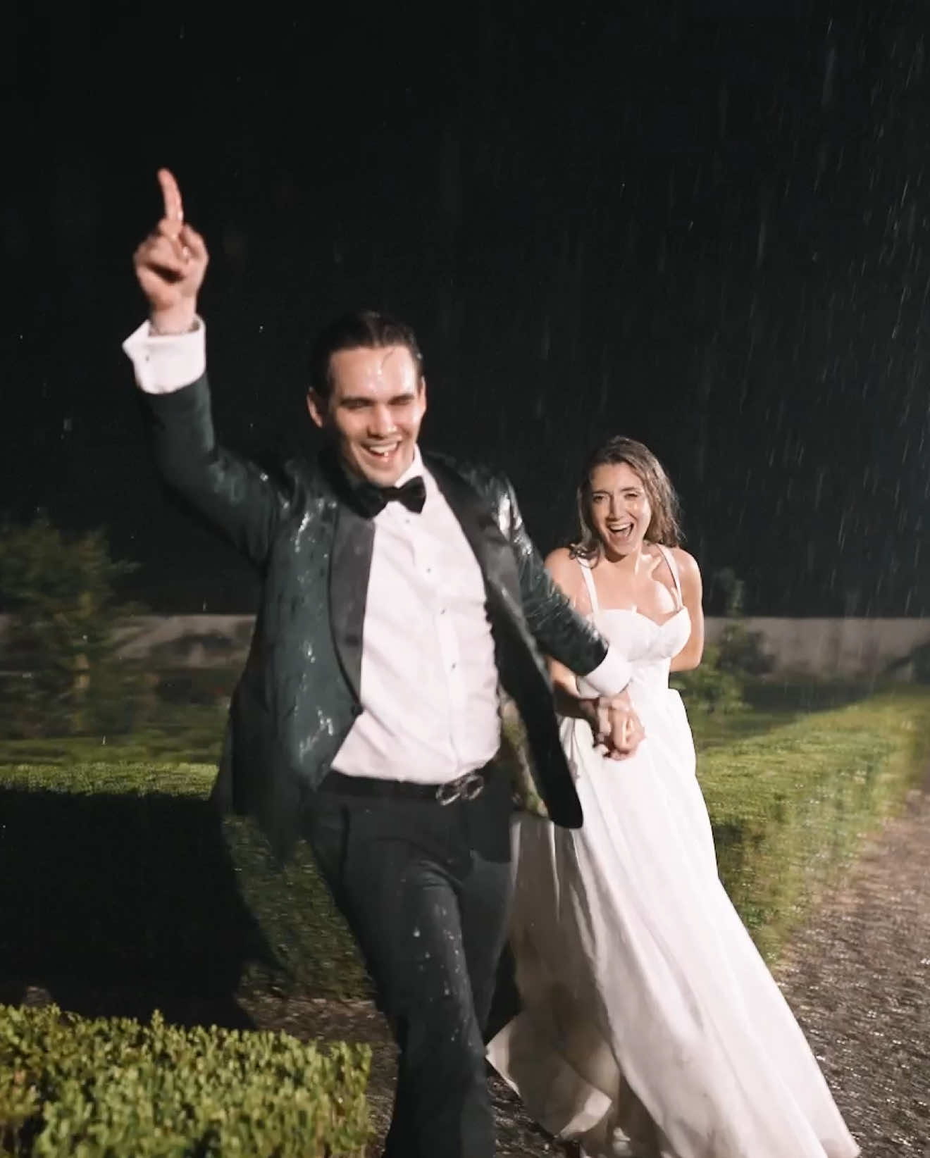 The rain didn’t stop Mackenzi & Michael. If anything… it made their story even more epic. 🌧️✨ Instead of hiding, they chose to run outside, to hold each other tight, and live their day with no filters, no limits. I chose to follow them, camera in hand, because some moments never repeat themselves: they must be captured right there, under the rain, where adrenaline meets poetry. A moment you can’t plan—but one that stays forever. @corsini.events_group @villa_corsini @guidoguidiofficial @andrearibasdj @simonebertinifloraldesigner @pirotecnicasoldi @concertisti @giuliapapke_makeupartist @sarahannwilliamsphoto @studiosheean What would you have done? Umbrella… or heart wide open to the rain? Drop it in the comments ⬇️