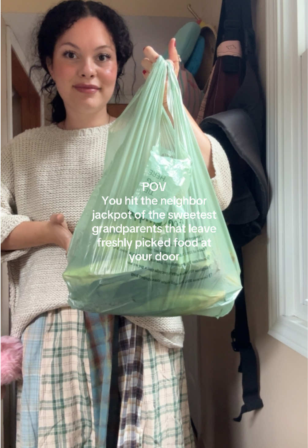 Tells us all about their favorite corn in the world from the farm then proceeds to always leave the corn by the door for us. 😭🤍 #food #family #Foodie #fyp #fypシ 