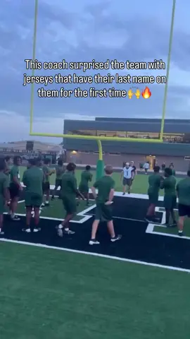 This is amazing 👏 (via @shian) #football #coach #team #suprise 