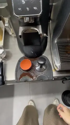 After decades napalitan din 😭#foryourepage #fyp #barista #coffee #baristaproblems 