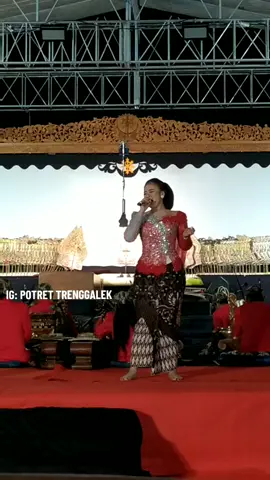 Mbak @Niken Salindry Reall tampil diacara Malam Puncak Peringatan Hari Jadi Trenggalek Ke 831 #harijaditrenggalek831 #trenggalek #potret_trenggalek