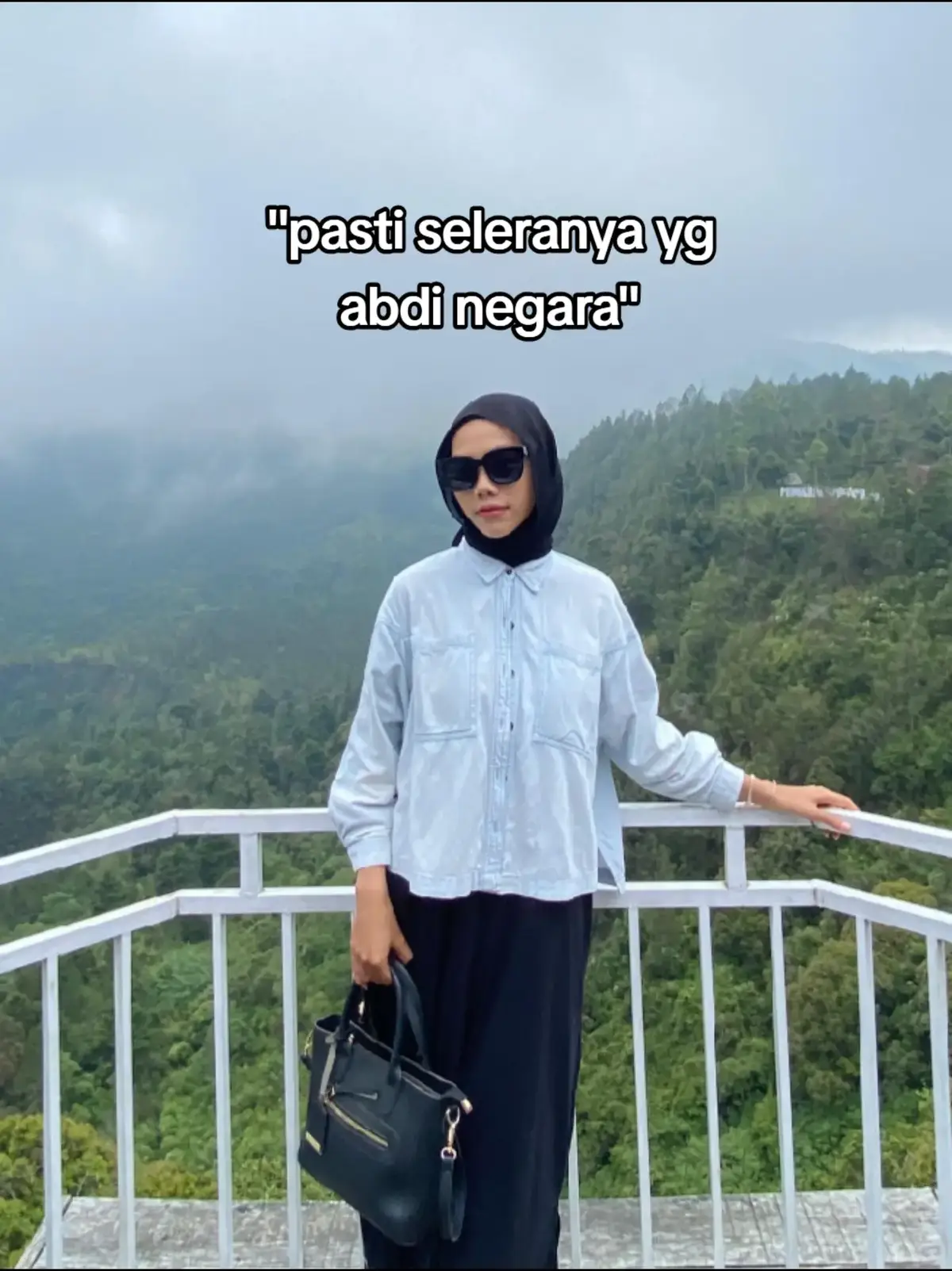 yaa cuma tangannya ajaib aja si, tp gapapa yg penting #engineering 🤟🏻🤟🏻 ib : mba2 cewenya paduka jeonghan🧎🏻‍♀️ #bts #kimnamjoon #RM #bts_official_bighit 