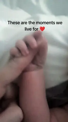 The little baby snuggles, the finger grabs, and coos, all make the sleepless night and constant feeding so worth it! Cherish the newborn stage! it goes by Soo quickly!! ❤️❤️❤️❤️ #MomsofTikTok #newbornlife #babysnuggles #parentlife #trendingsounds 