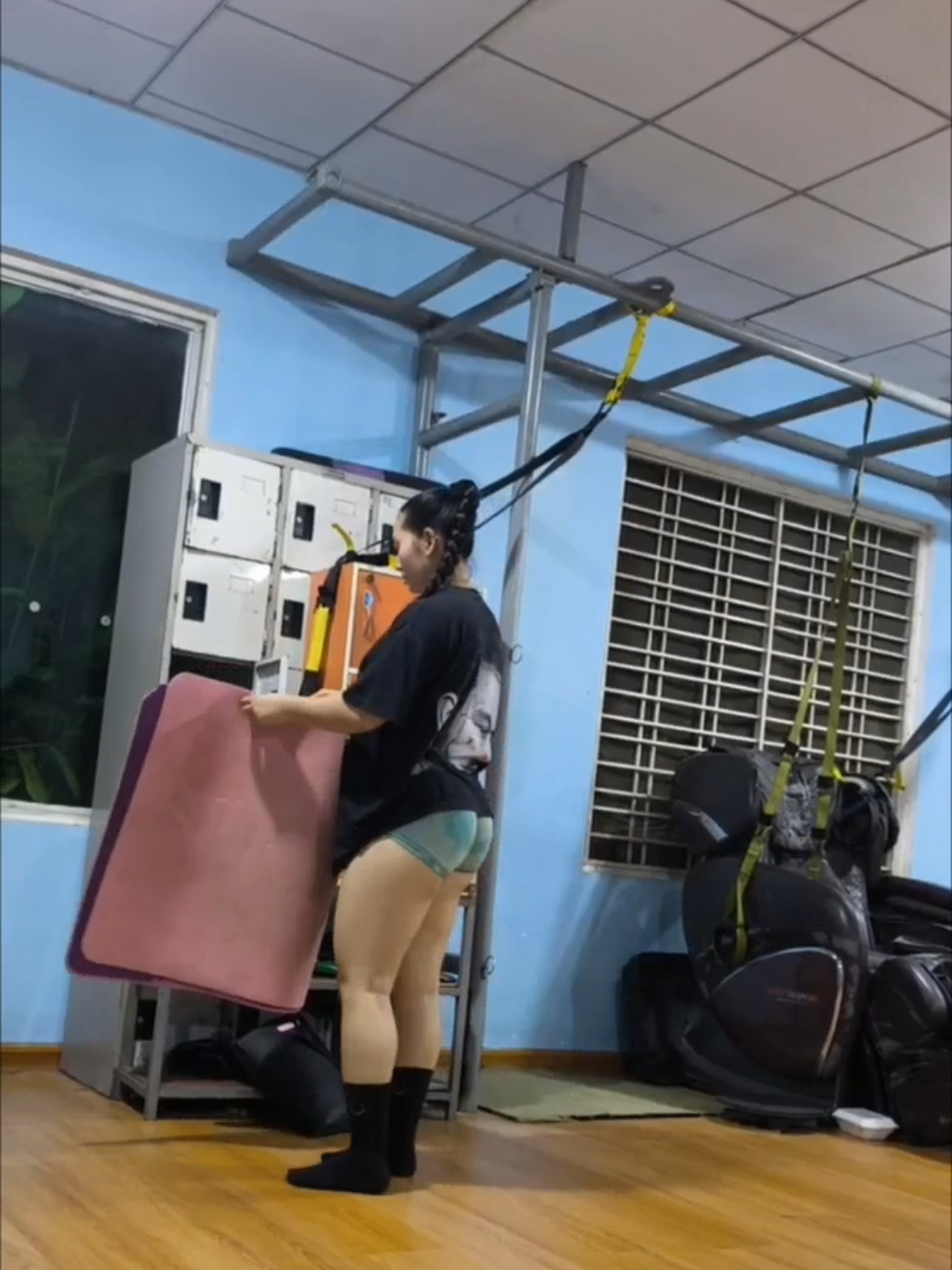 Paparazzi is everywhere😜🫶 #foryou #foryoupage #gymgirl  #tiktokmyanmar 