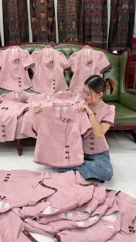 เสื้อผ้าฝ้ายทอมือโทนสีชมพูเข้าแล้วค่ะพี่ๆ #ผ้าฝ้ายทอมือ #เสื้อภูไทกาฬสินธุ์ #สาวภูไทแพรวากาฬสินธุ์ #fypシ゚ 