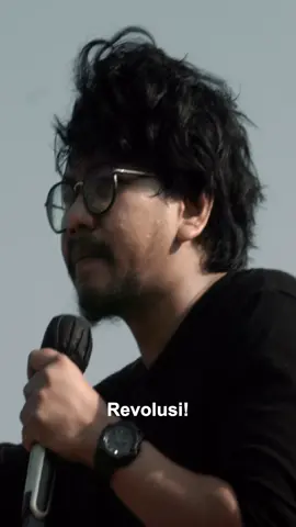 Penjahatnya bukan kita tapi mereka! Yang membakar bukan kita tapi mereka!  Negara ini layak mendapatkan perwakilan dan pemerintahan yang lebih baik!