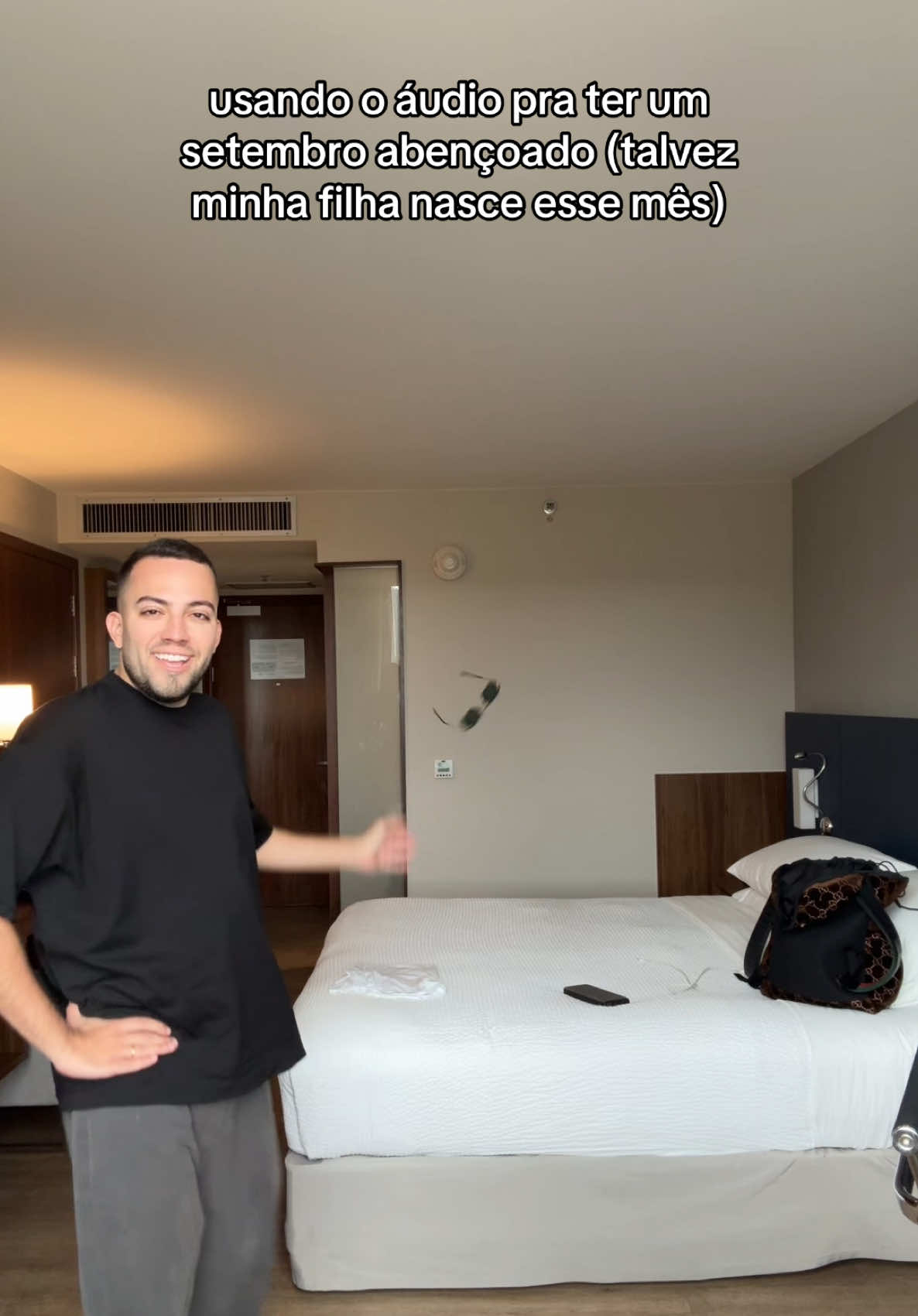 1º de setembro! Será que teremos a Mia esse mês?