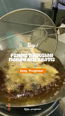 Hari pertama pendistribusian makan gizi gratis! Semoga jadi langkah awal untuk menghadirkan senyum sehat dan semangat baru bagi masyarakat 💚🍱#mbg #sppg #makangizigratis #nbg 