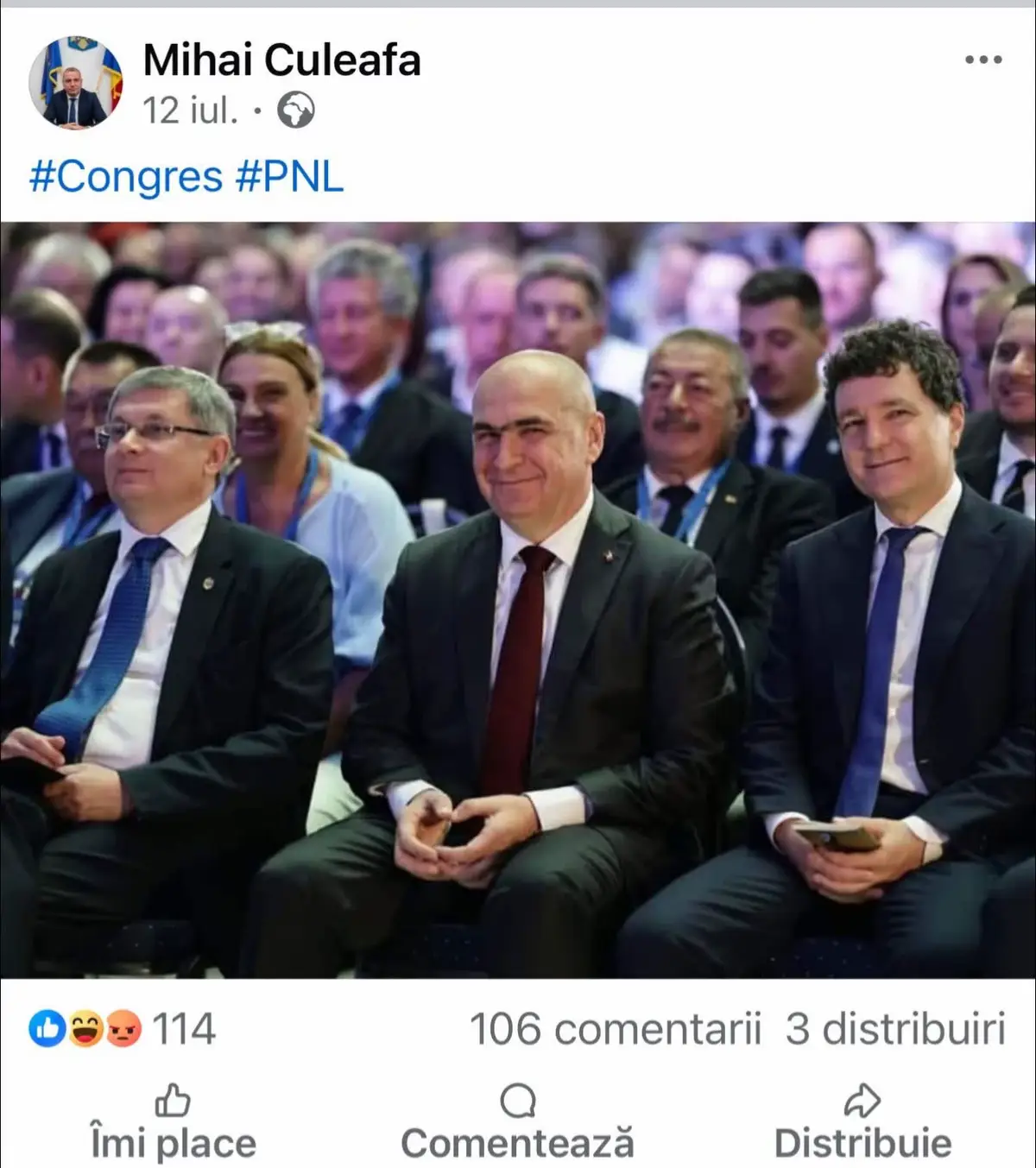 SUNTEM CONDUȘI DE PROSTI! Bulgaria își face scut energetic de 10.000 MWh, România rămâne blocată la 400 !!! Ministerul Energiei din Bulgaria a lansat în august o nouă rundă a programului RESTORE, cu subvenții de 118 milioane euro pentru proiecte de stocare în baterii, vizând încă 1,9 GWh capacitate nouă. Este a doua etapă după ce, în prima, Sofia a alocat deja 587 milioane euro pentru 82 de proiecte totalizând 9,71 GWh – o infrastructură de stocare cum România nici nu visează. Nu vorbim doar de planuri. În mai 2025, Bulgaria a pus în funcțiune un sistem de 124 MW / 496,2 MWh, la acel moment cel mai mare din Uniunea Europeană. Doar acest proiect depășește întreaga capacitate de baterii a României. La noi, realitatea este dezarmantă: 404 MWh instalați (240 MW putere), potrivit Transelectrica la jumătatea lui mai. Chiar dacă, până la sfârșitul anului, vom urca la 1.000 MWh, decalajul rămâne enorm – de zece ori mai puțin decât ținta Bulgariei pentru anul viitor. Consecințele se văd direct în balanța comercială de energie: Bulgaria a devenit exportator net către România, cu 1,5 TWh livrați în primele 6 luni din 2025, adică +700 GWh față de anul trecut. În sens invers, exporturile noastre spre sud s-au prăbușit la 1,1 TWh, cu −760 GWh față de 2024. Sistemele de stocare în baterii (BESS) nu sunt un moft, ci pilonul central al noilor sisteme energetice. Ele iau energia solară ieftină de la prânz și o livrează seara, când prețurile sunt mari. Țările care investesc masiv în stocare – cum face Bulgaria – nu doar își protejează consumatorii, ci și câștigă controlul asupra prețurilor regionale. România, cu 404 MWh instalați, rămâne prizoniera unei tranziții incomplete. Bulgaria construiește viitorul cu 10.000 MWh, iar noi încă discutăm strategii. Între timp românii nu își pot plăti facturile!  Pentru ca suntem conduși de prosti!