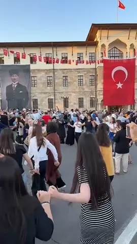 4 Eylül Sivas Kongresi 1058 kişiyle meydan halayı #sivas