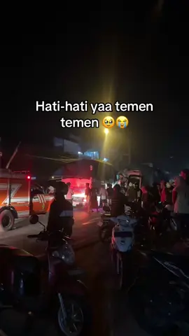 Jangan salfokk suara nyanyinyaa 🤣🤣 #lakalantas #mojokerto24jam #hatihati #staysafe #laka 