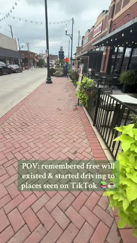 I love little cute downtowns omg 🥹 Downtown McKinney is adorableeeeeeeeeeee. Got myself coffee, books, pie, and some chipotle on the way home. God is good, I’m so grateful. #fyp #BookTok #relatable #trending #latina 