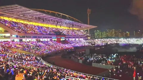 Còn gì đẹp hơn - cả khán đài như bùng nổ cảm xúc khi nhạc phim Mưa Đỏ cất lên tại Concert Quốc gia - Day 2 #a80 #quockhanh #vietnam #muado 