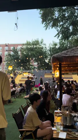 this restaurant doesn’t feel like it’s in flushing main st at all #flushing 