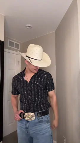 Jari ready 🙂‍↕️ #fyp #jaripeo #OOTD #transition 
