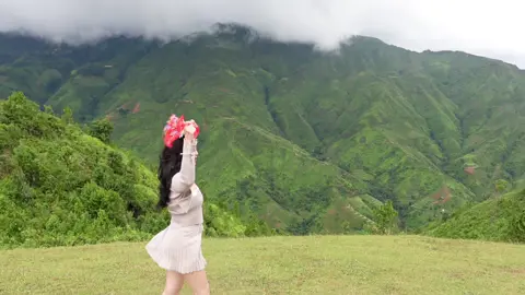 Bạn đi trúng ngày mưa bão🤣tốc váy t cũng đăng😂😂😂 #taxua 