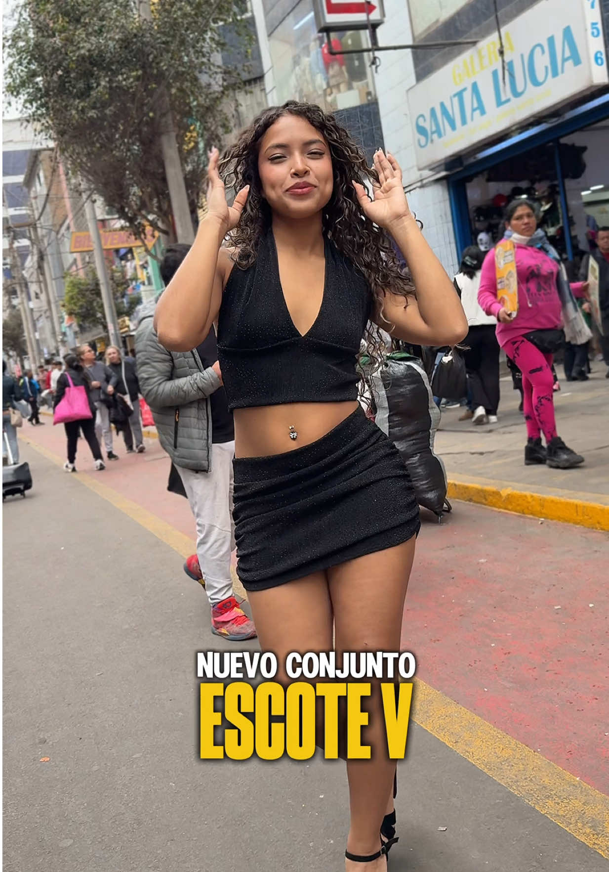 Conjunto con Escote en V. 🤩🔥 Pedidos al: 903 575 296. 📞✨ #gamarra #mayoristas #vestido #enviosatodoelperu #viral  