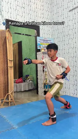 Karena kihon itu diibaratkan seperti pondasi rumah. Kalau pondasi kuat, gerakan karate kamu juga kuat dan stabil. 