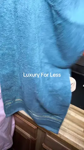 ✨ Why pay more when you can get hotel-quality towels for under $10? These premium hand towels are soft, absorbent, and come in three gorgeous colors. Perfect for your bathroom, kitchen, or even the gym bag. Don’t miss this bargain—snag your set today before they sell out! 🛁💙 hese look expensive but cost under $10 😱today #TowelSet #BathroomUpgrade #AffordableLuxury #HomeFinds #BudgetFriendly     