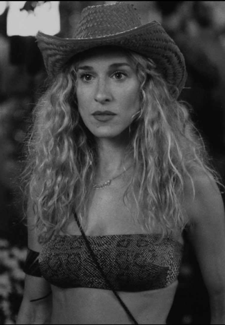 what’s up carrie.  #carriebradshaw #satc #sexandthecity #sarahjessicaparker #hbomax  @oliviahightower @zari ⊹ ࣪ ˖ @lipe @henrique @riri 🍉 @̶s̶a̶i̶n̶t̶c̶r̶u̶s̶h̶e̶s̶ .ᐟ @Sey @alice @ana ღ @manu💋 @KORE @sooylovr @deimaeditz 