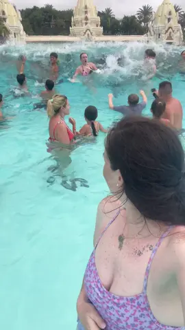 Siam park is not for the weak 😂 #tenerife🇮🇨 #siampark #holidays #fyp #tenerife 