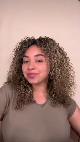 The Bounce Curl Volume EdgeLift Brush is just what you need to boost your roots in seconds! It gives effortless volume, smaller clumps & bouncy hair!    Use my code DALILAFABIAN_10 for 10% off your purchase! @BounceCurl  #bouncecurl #mybouncecurl #bouncecurresults #bouncecurlpartner 