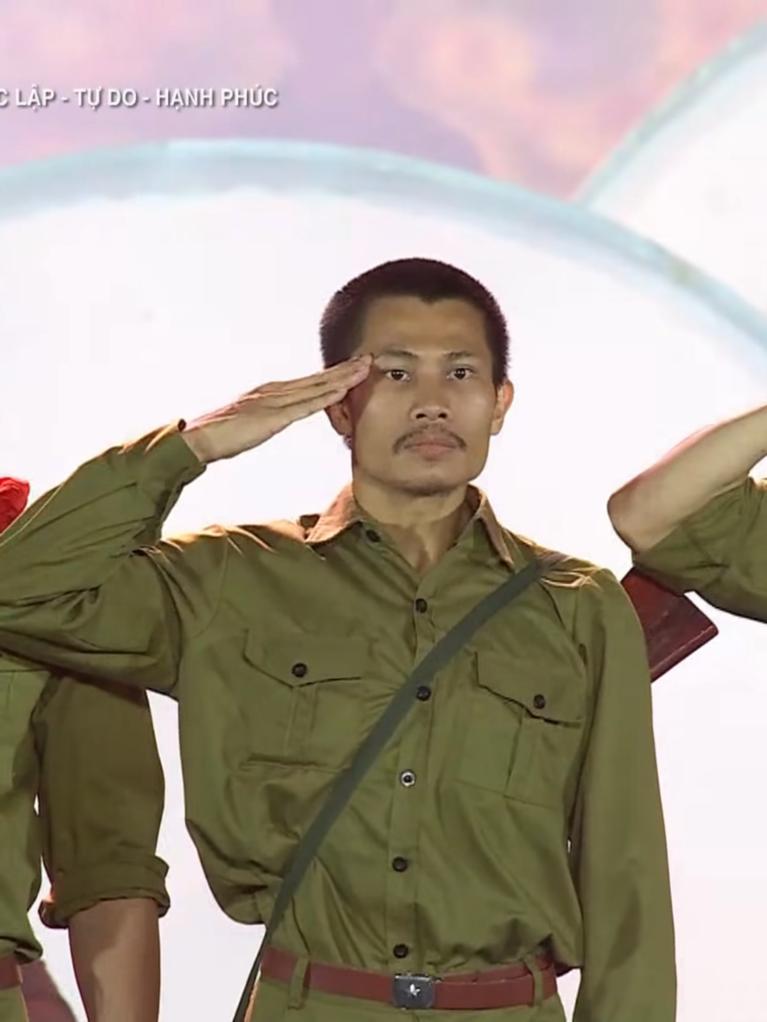 Còn gì đẹp hơn - Tiết mục Trực tiếp trên VTV1 trong chương trình 80 năm Hành trình - Độc Lập - Tự Do - Hạnh Phúc.  Như tái hiện hình ảnh chiến sĩ Thành Cổ Quảng Trị từ quá khứ đến hiện tại. Cực kỳ xúc động và đặc sắc. #congidephon #muado