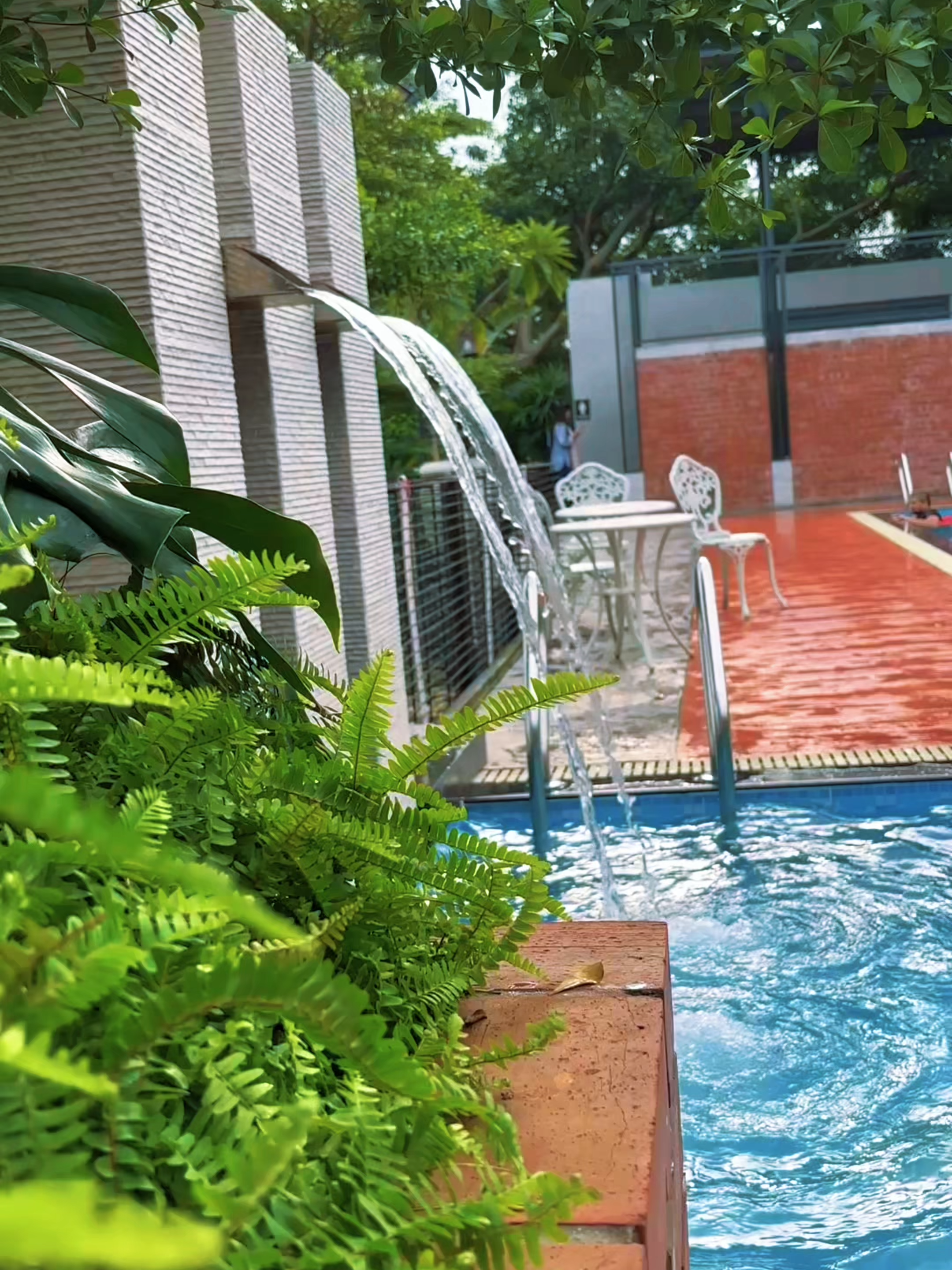 প্রকৃতির শান্ত পরিবেশ, সুস্বাদু খাবার আর পরিবার-বন্ধুদের সাথে কাটানো সময়— সব মিলিয়ে Bashanto Bilash Resort-এ একটি দিন হয়ে ওঠে সত্যিই বিশেষ। 💖 এখানে পাবেন— ✨ সবুজে ঘেরা প্রাকৃতিক পরিবেশ 🏊 Swimming Pool & Outdoor Activities 🍲 Traditional থেকে Continental খাবারের আয়োজন 🎶 Weekend এ লাইভ মিউজিকের মজা 🌸 Picnic, Birthday, Wedding বা Family Outing এর পারফেক্ট ভেন্যু 📍 Location: Near Dhaka, Bangladesh 👉 Bashanto Bilash – যেখানে প্রতিটি দিন হয়ে ওঠে স্মরণীয় 🌿🌅