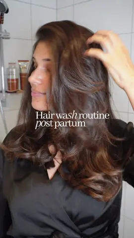 Reklam för @L’Oréal Paris  Häng med på min 3 stegsrutin för att motverka håravfall, boosta håret och främja hårtillväxt. Jag gillar en kort men effektiv rutin och använder growth booster serien från L’Oreal Paris. Schampo och balsam är otroligt dryga och fina! Djuprengör och vårdar utan att torka ut eller tynga ner.  Och min favorit: growth booster serumet! Appliceras i hårbotten 5-7 dagar i veckan och har patenterad formula som jobbar i rötterna för att minska håravfall.  Har ni testat? Eller blir ni nyfiken? 🥹 btw VISST ser ni också att mitt hår blivit tjockare? #lorealparis #lorealparishair #haircare #hårvård 