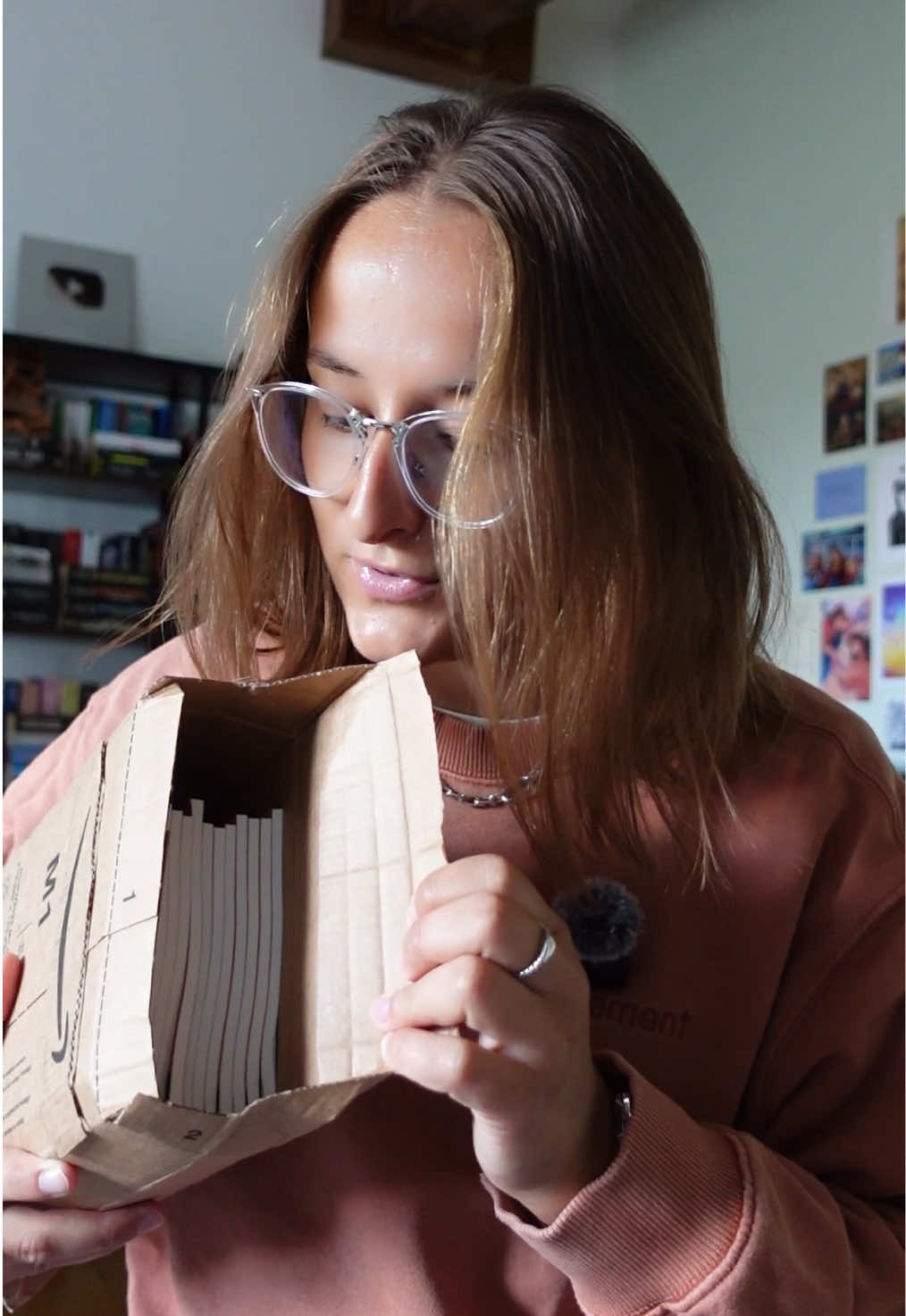Assez incroyable comme moment, d’avoir pour la première fois mon recueil entre les mains… Si jamais vous souhaitez le commander, le lien est dans ma bio #booktokfrance #poesie #writertok #ecrire #poeme 