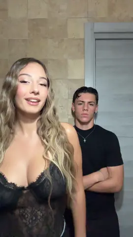 tranquillo @Cristiano🌓 non te la rubo, ma insieme siamo più eleganti noi 😌💕 @Viola Silvi 