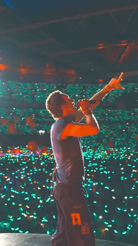 Turn your magic on…#ColdplayWembley #LiveMusic #OnTour #AdventureOfALifetime #Coldplay 